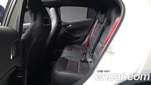 Mercedes-Benz GLA-Class 2015 — photo 16