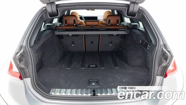 BMW 3-Series 2025 — photo 12