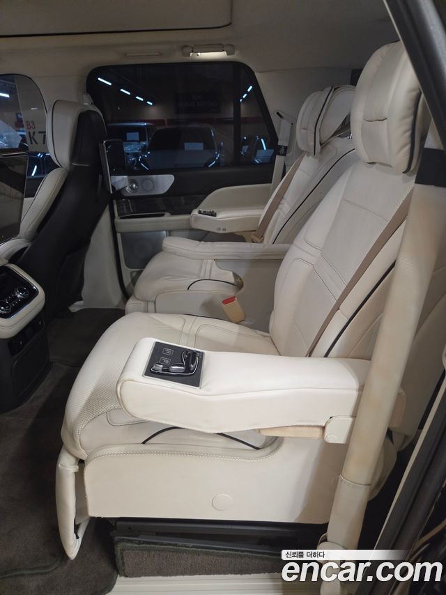 Lincoln Navigator 2020 — photo 10