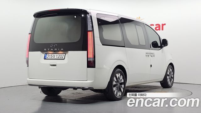 Hyundai Staria 2024 — photo 2