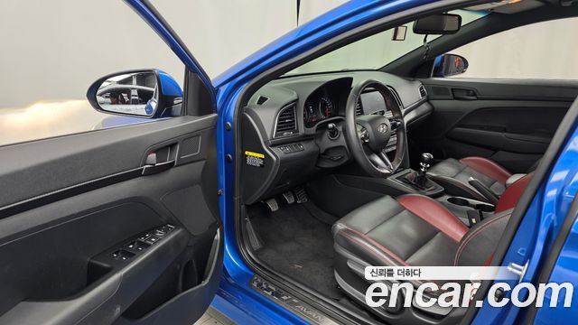 Hyundai AVANTE 2018 — photo 10