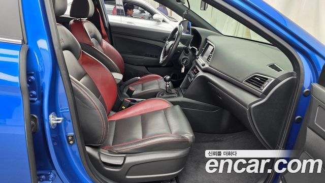 Hyundai AVANTE 2018 — photo 11