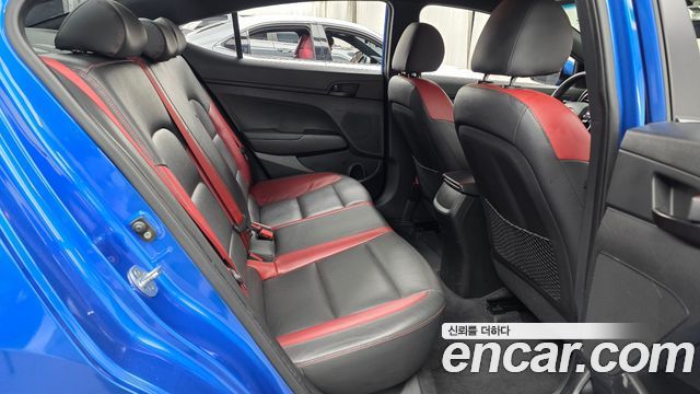 Hyundai AVANTE 2018 — photo 12