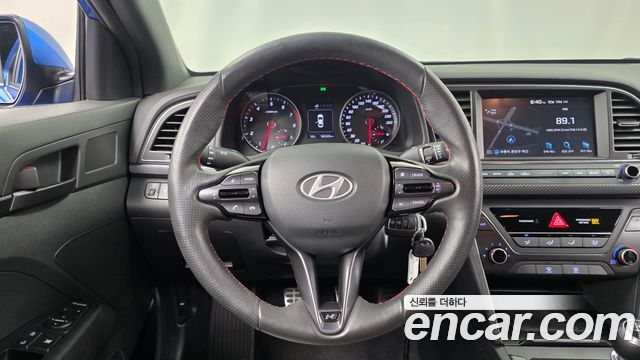 Hyundai AVANTE 2018 — photo 13