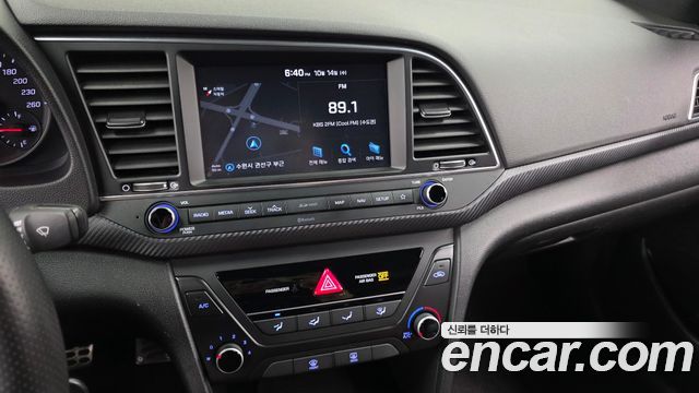 Hyundai AVANTE 2018 — photo 14