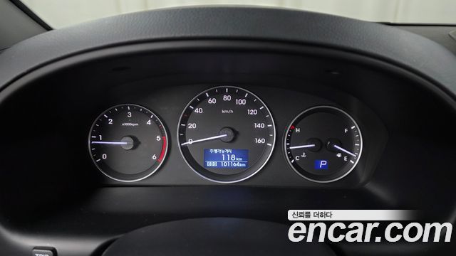 Hyundai Starex 2018 — photo 11
