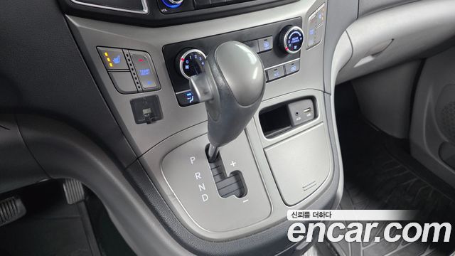 Hyundai Starex 2018 — photo 12