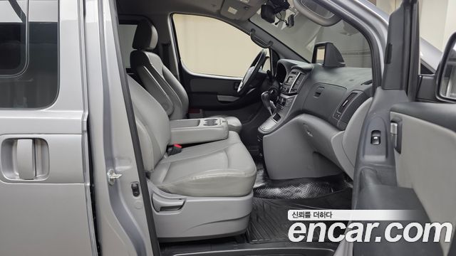 Hyundai Starex 2018 — photo 16