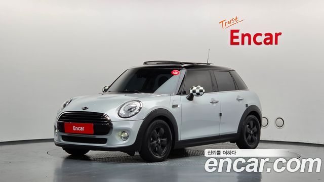 Mini Cooper 2016 — photo 1