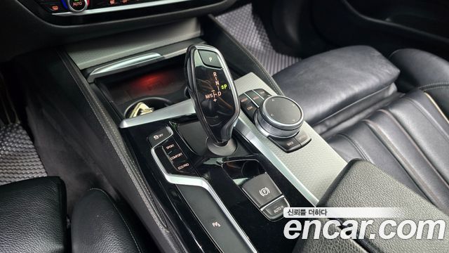 BMW 5-Series 2018 — photo 12