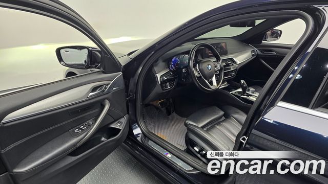 BMW 5-Series 2018 — photo 17