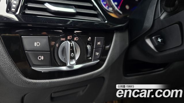 BMW 5-Series 2018 — photo 20