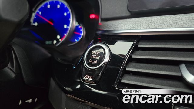 BMW 5-Series 2018 — photo 26