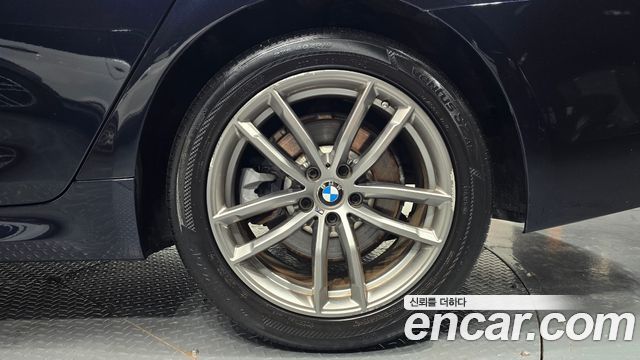 BMW 5-Series 2018 — photo 7