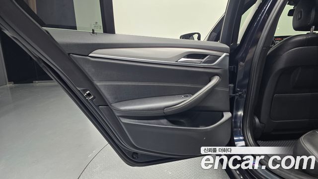 BMW 5-Series 2018 — photo 15