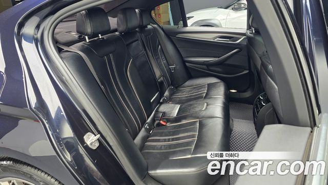 BMW 5-Series 2018 — photo 16