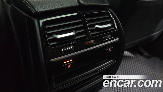 BMW 5-Series 2018 — photo 30