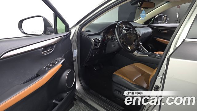 Lexus NX 2019 — photo 13
