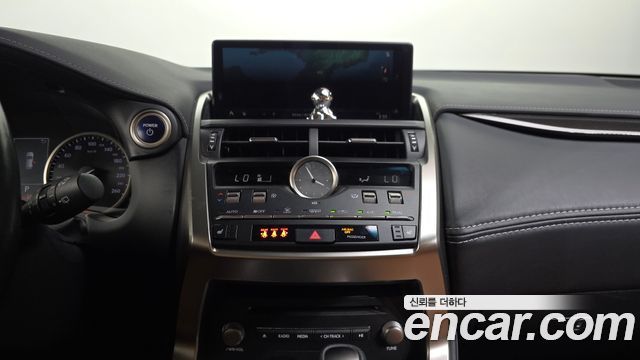 Lexus NX 2019 — photo 20