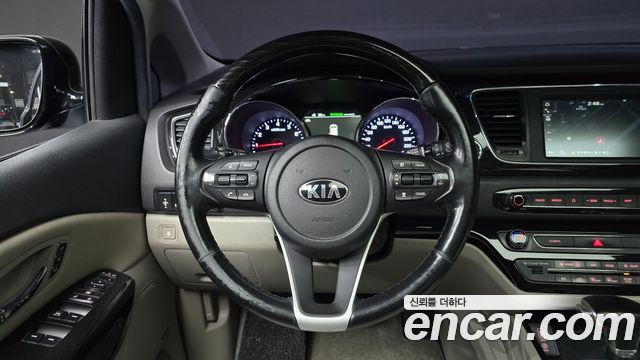 Kia Canival 2019 — photo 13
