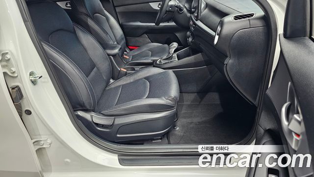 Kia K3 2023 — photo 11