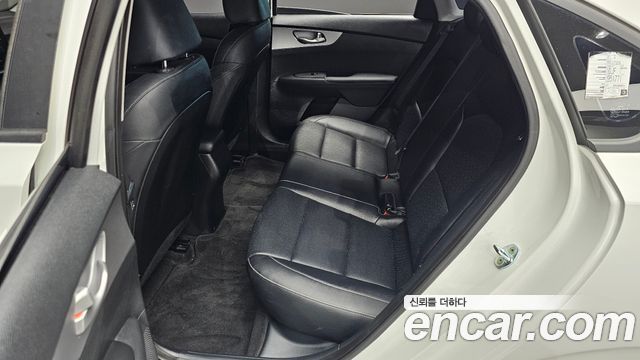 Kia K3 2023 — photo 12
