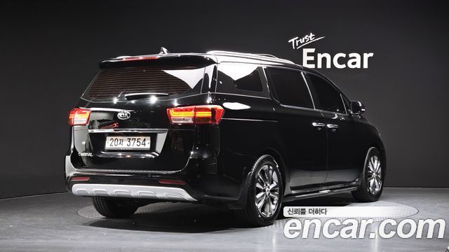 Kia Canival 2017 — photo 2
