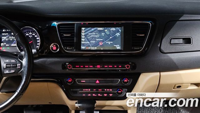 Kia Canival 2017 — photo 20