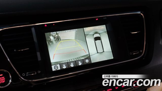 Kia Canival 2017 — photo 21