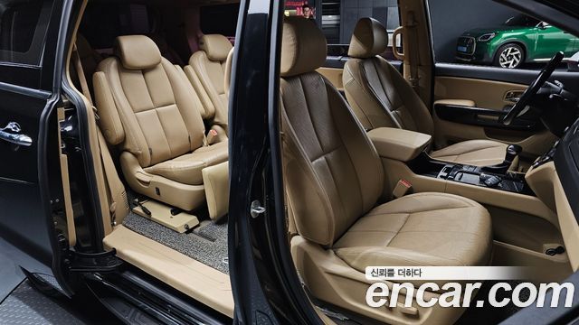 Kia Canival 2017 — photo 16