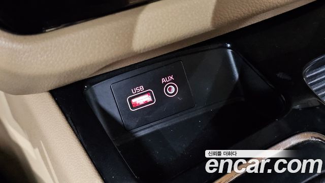 Kia Canival 2017 — photo 32