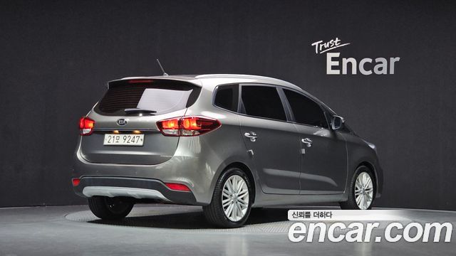 Kia Carens 2018 — photo 2