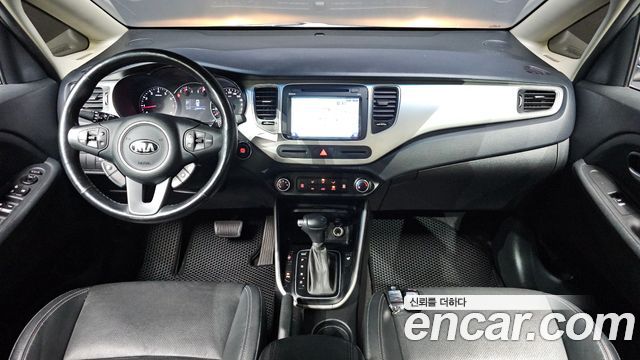 Kia Carens 2018 — photo 10