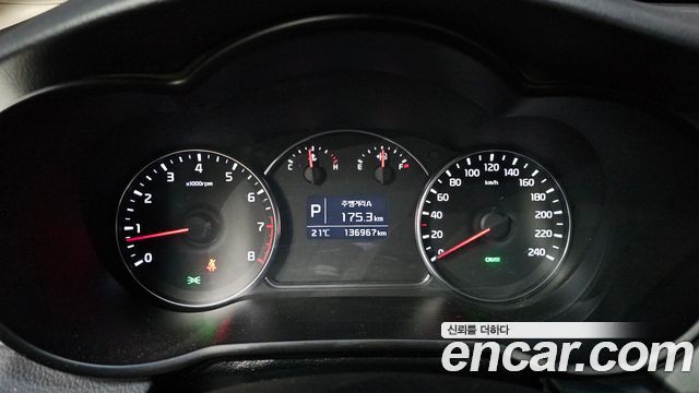 Kia Carens 2018 — photo 11