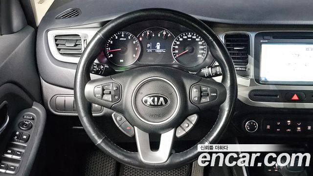 Kia Carens 2018 — photo 17