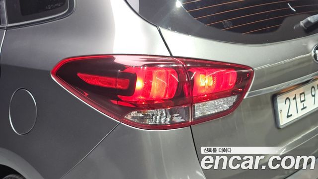 Kia Carens 2018 — photo 9