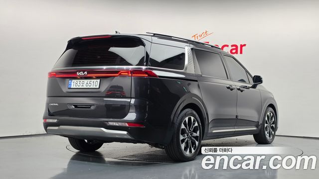 Kia Canival 2023 — photo 2
