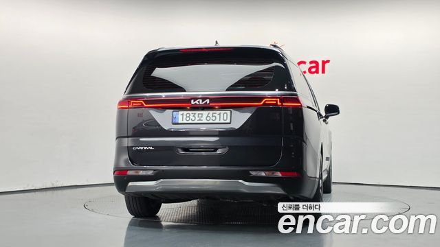 Kia Canival 2023 — photo 4