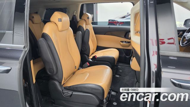 Kia Canival 2023 — photo 11