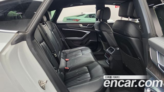 Audi A7 2020 — photo 17