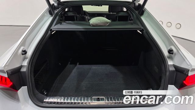 Audi A7 2020 — photo 26