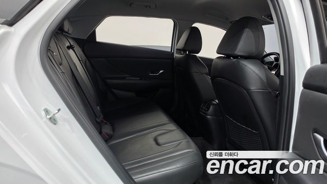 Hyundai AVANTE 2023 — photo 17