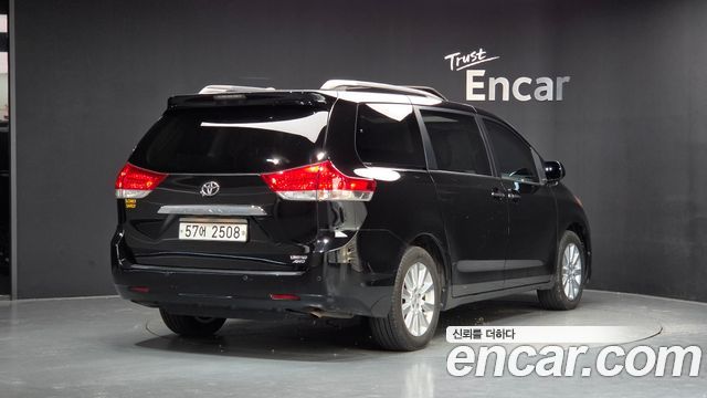 Toyota Sienna 2014 — photo 2