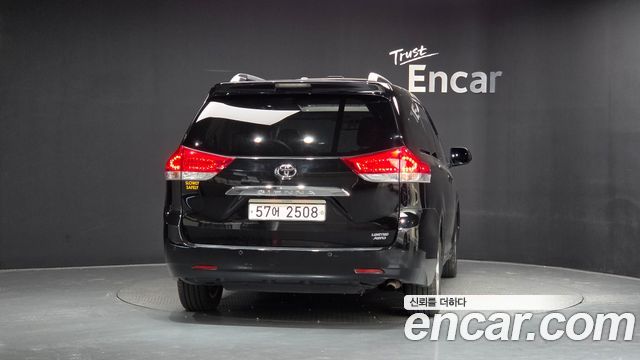 Toyota Sienna 2014 — photo 4