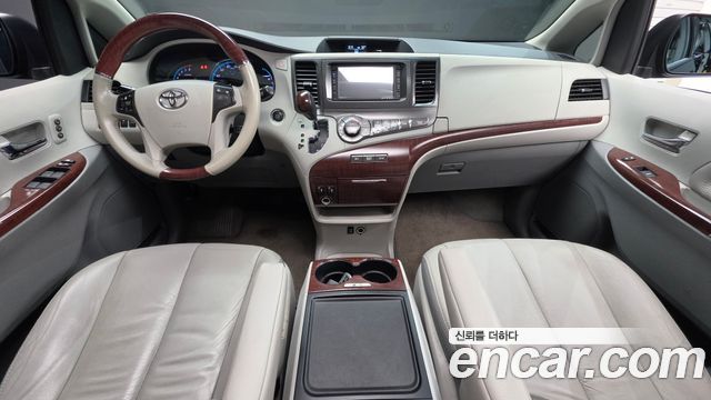 Toyota Sienna 2014 — photo 10