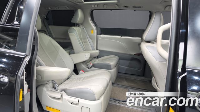 Toyota Sienna 2014 — photo 17