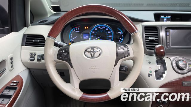 Toyota Sienna 2014 — photo 18