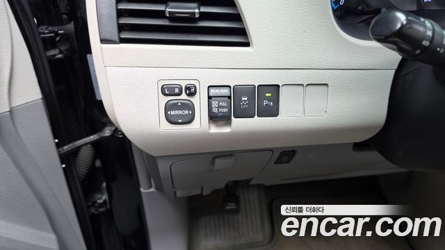 Toyota Sienna 2014 — photo 23