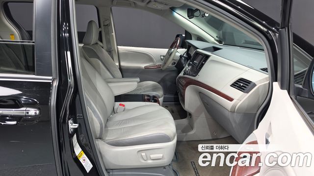 Toyota Sienna 2014 — photo 16
