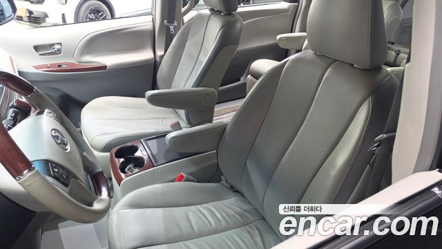 Toyota Sienna 2014 — photo 28